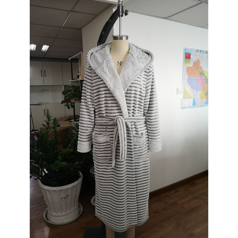 Women Wearing In Autumn Solid Color Stripe Fleece Fleece Bath Robe
