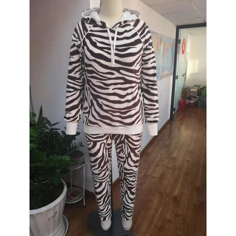 Leopard Printing Super Soft Fabric Home Wear Pajamas Set For Women